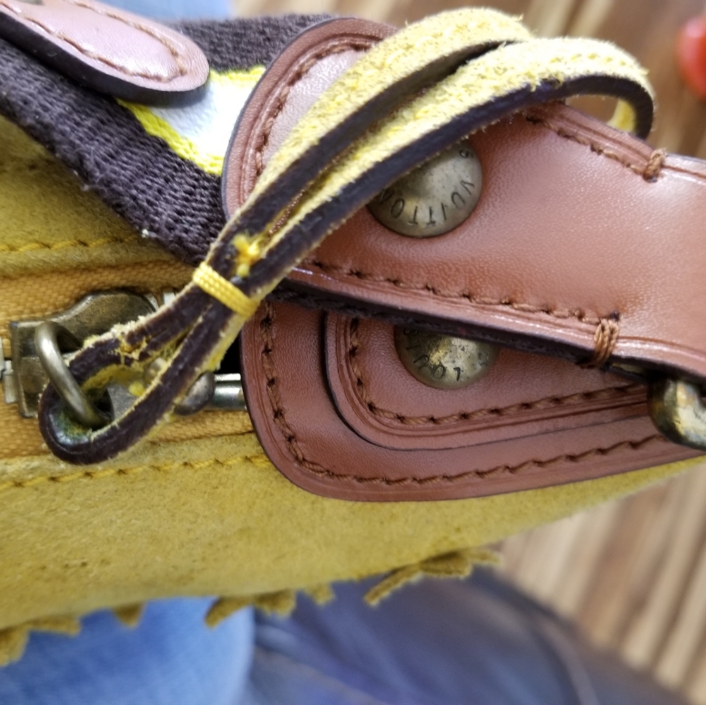 Authentic Louis Vuitton Onatah Fleur Ltd Ed. PM - Picture 4 of 16